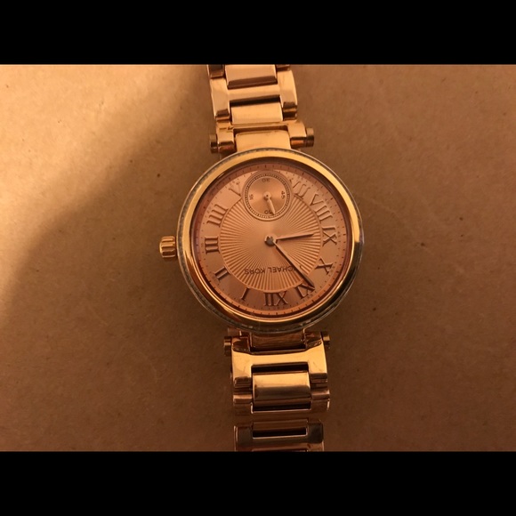Rose gold Michael Kors watch. - Picture 4 of 7